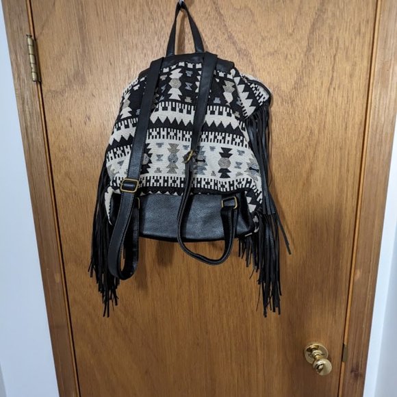 UnionBay backpack with tassels Faux leather pockets boho Union bay Ladies - Picture 3 of 5